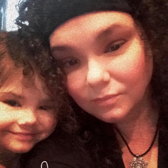 Meet your Posher, Jennifer - Picture 1 of 12